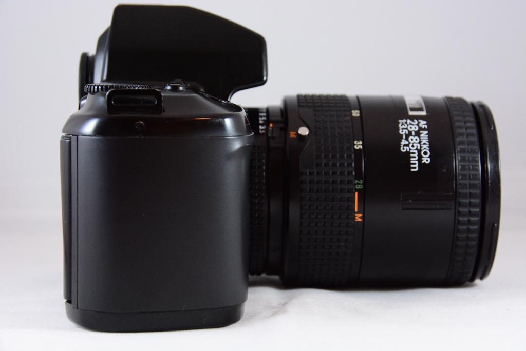 フィルムカメラ Nikon F-801 AF NIKKOR 28-85mm 1:3.5-4.5 Nikon F-801 + AF NIKKOR 28-85mm f3.5-4.5＃135フィルムカメラ