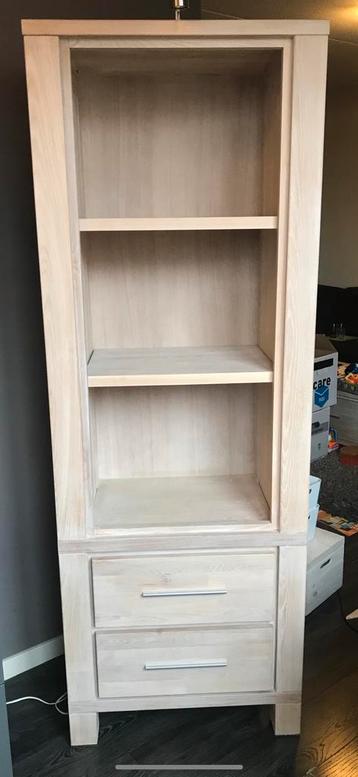 Te Koop 1 (of 2) boekenkasten beschikbaar voor biedingen