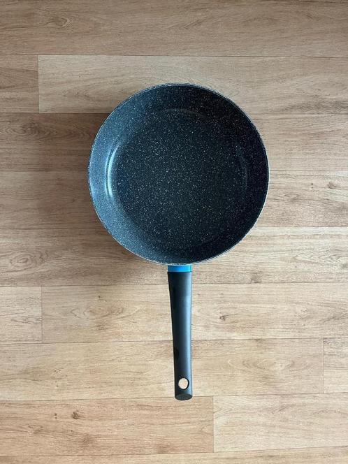 BK koekenpan 28 cm, PFAS-vrij, Huis en Inrichting, Keuken | Potten en Pannen, Zo goed als nieuw, Koekenpan of Braadpan, Aluminium