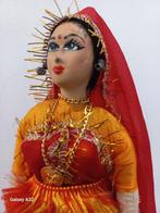 Sierpop - Indiase danseres op voetstuk, 27 cm hoog, Ophalen of Verzenden, Gebruikt, Pop