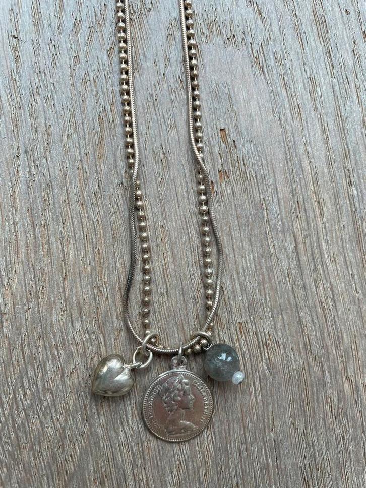 zilverkleurige bolletjesketting met hangers 27 cm, Sieraden, Tassen en Uiterlijk, Kettingen, Gebruikt, Overige materialen, Zilver
