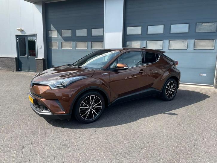 Toyota C-HR 1.8 Hybrid 122pk CVT 2017 Bruin, Auto's, Toyota, Bedrijf, ABS, Achteruitrijcamera, Adaptive Cruise Control, Airbags