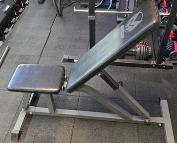 Fitnessbank beschikbaar voor biedingen