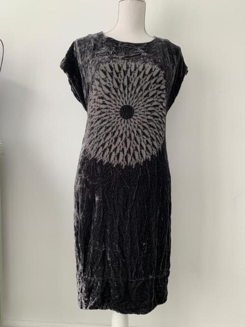 Grijze fluwelen Part Two jurk, maat M! Moederdag CADEAUTIP!, Kleding | Dames, Jurken, Zo goed als nieuw, Maat 38/40 (M), Grijs
