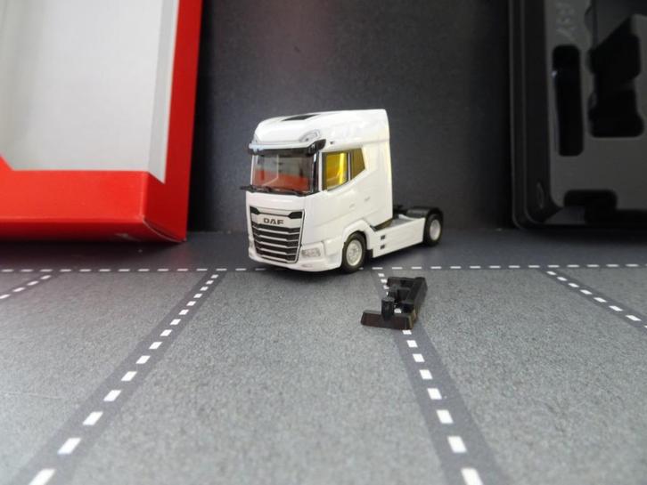 859 herpa 316033 daf xg+ 2-as trekker wit 1:87 truck trein, Hobby en Vrije tijd, Modelauto's | 1:87, Nieuw, Bus of Vrachtwagen