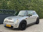 Mooie Mini Cooper S 1.6 Grey Black Edition. Airco, Leder, Auto's, Mini, Voorwielaandrijving, Lederen bekleding, 4 cilinders, 4 stoelen