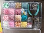 1 bakje met kraaltjes om armbandjes te maken, Ophalen of Verzenden, Nieuw, Kraal