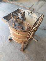 Antieke houten wasmachine, Ophalen