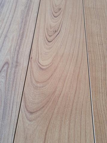 Quickstep Laminaat 10MM dik V-Groef ZGAN  Ca. 30m2 beschikbaar voor biedingen