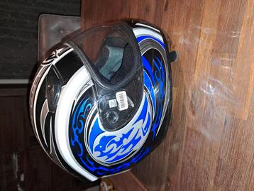 Helm maar L beschikbaar voor biedingen
