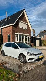 Volkswagen Golf 1.5 TSI 150pk 7-DSG R-line panorama 2017 Wit, 65 €/maand, 1498 cc, Alcantara, Wit