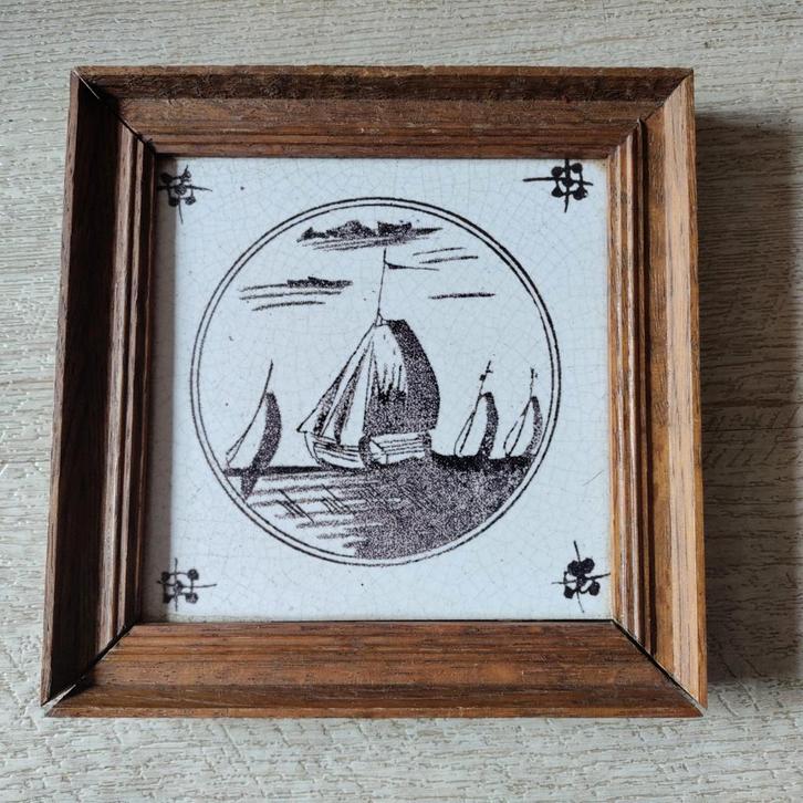 Tegeltje,hout,wand,Zeilschip,1960,muur,Wandtegels,bruin,Boot, Antiek en Kunst, Antiek | Wandborden en Tegels, Ophalen of Verzenden