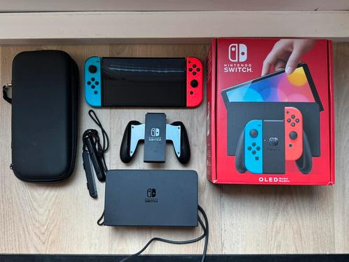 NINTENDO Switch OLED - Rood/Blauw, Spelcomputers en Games, Spelcomputers | Nintendo Switch, Zo goed als nieuw, Switch OLED, Met 1 controller