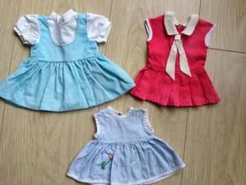  👗3 Nette oude POPPEN JURKJES vintage jaren 70. beschikbaar voor biedingen