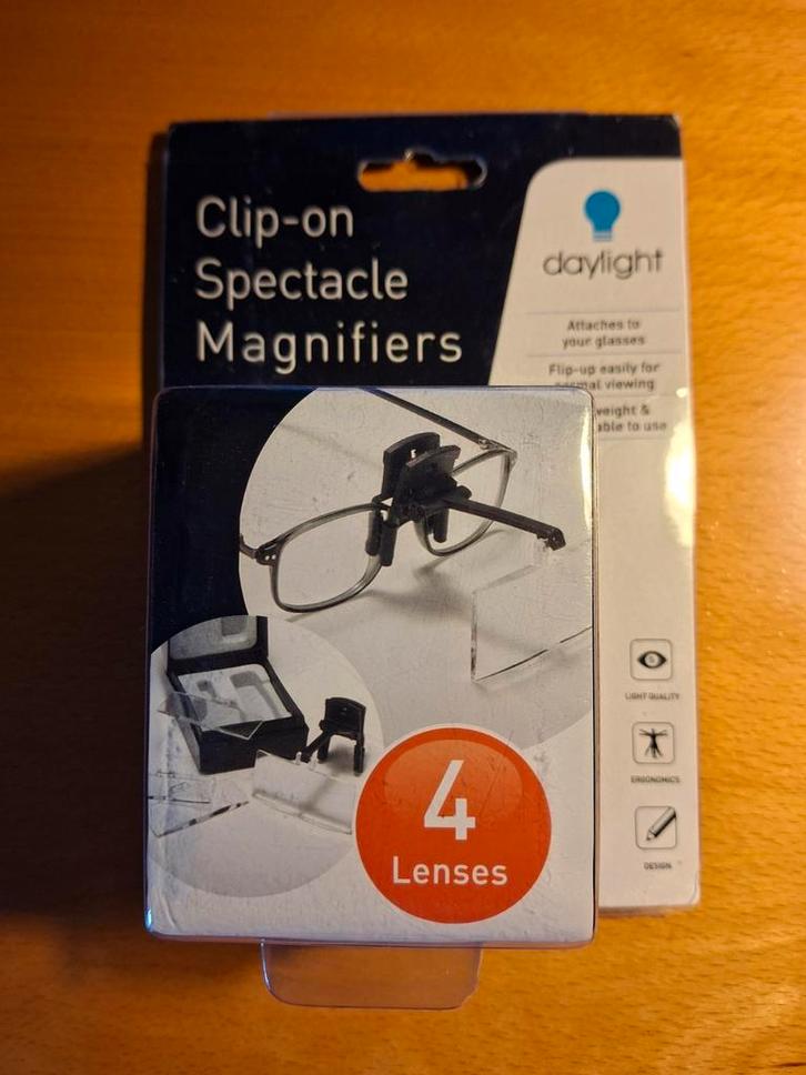 Clip-on bril vergrootglazen met 4 lenzen, Hobby en Vrije tijd, Vergrootglazen, Loepen en Loeplampen, Nieuw, Vergrootglas of Loep