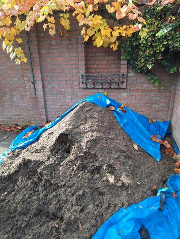 Gratis 1m3 Bemeste Tuinaarde beschikbaar voor biedingen
