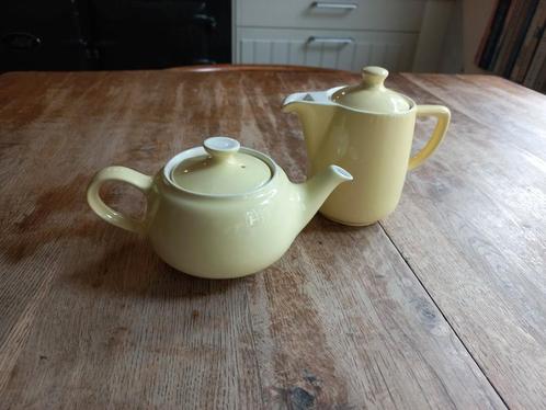 Regout pastel geel theepotje plus koffiepotje klein, Antiek en Kunst, Antiek | Servies los, Ophalen of Verzenden