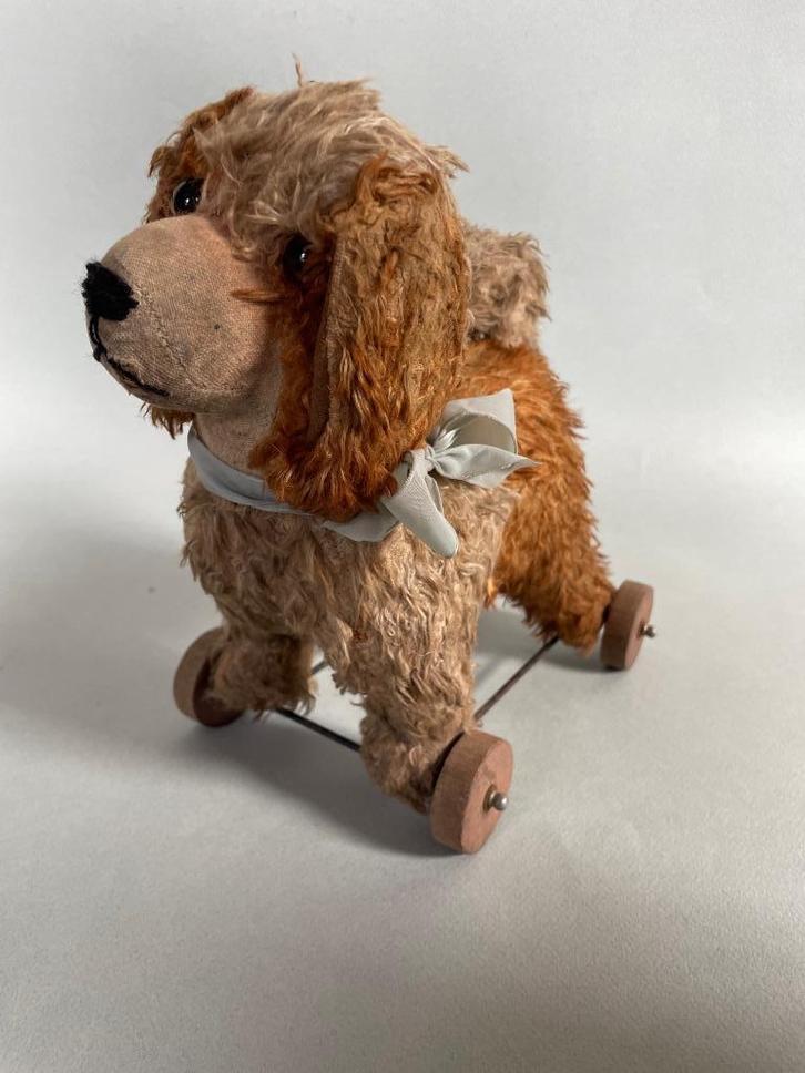 Super leuk klein antiek hondje op wielen van voor de oorlog, Antiek en Kunst, Antiek | Speelgoed, Ophalen of Verzenden