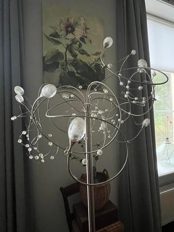 Vintage vloerlamp met kristallen en licht bolletjes beschikbaar voor biedingen