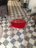 Transparante stoel met rode zitting, Huis en Inrichting, Stoelen, Kunststof, Overige kleuren, Ophalen of Verzenden, Zo goed als nieuw