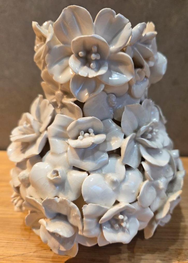 Des Pots bloemetjes vaas, Huis en Inrichting, Woonaccessoires | Vazen, Zo goed als nieuw, Wit, Minder dan 50 cm, Aardewerk of Porselein