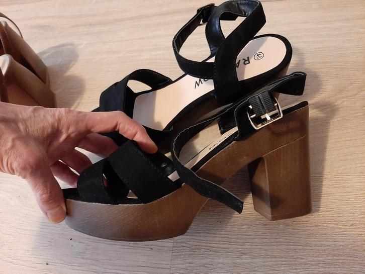 ZGAN! Mooie sandalen met plateauxzool mt 40/ 15,-incl verz, Kleding | Dames, Schoenen, Zo goed als nieuw, Sandalen of Muiltjes