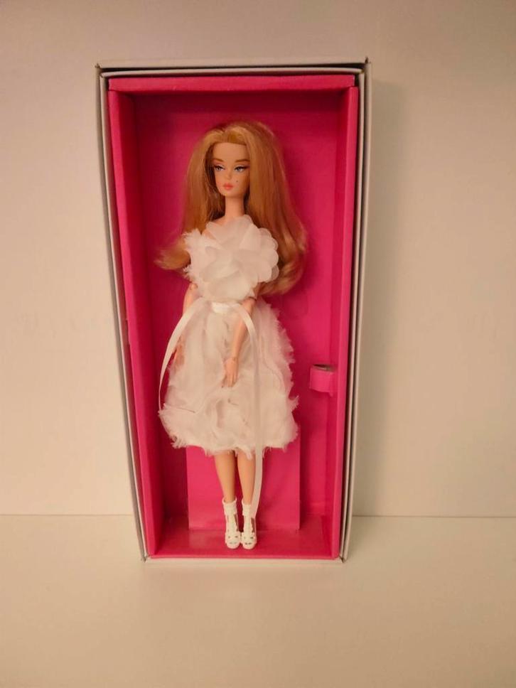 Barbie Best in Black Silkstone met doos, Verzamelen, Poppen, Zo goed als nieuw, Ophalen of Verzenden