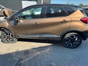 Renault Captur portieren kleurbruin metallic kleurcode:BIXTH beschikbaar voor biedingen