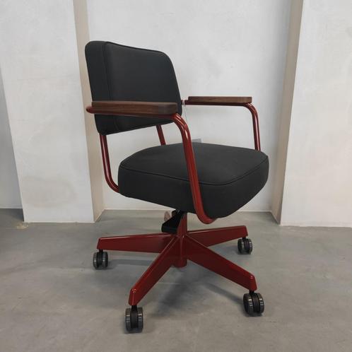 Vitra Fauteuil Direction Pivotant – Jean Prouvé, Antiek en Kunst, Antiek | Meubels | Stoelen en Banken