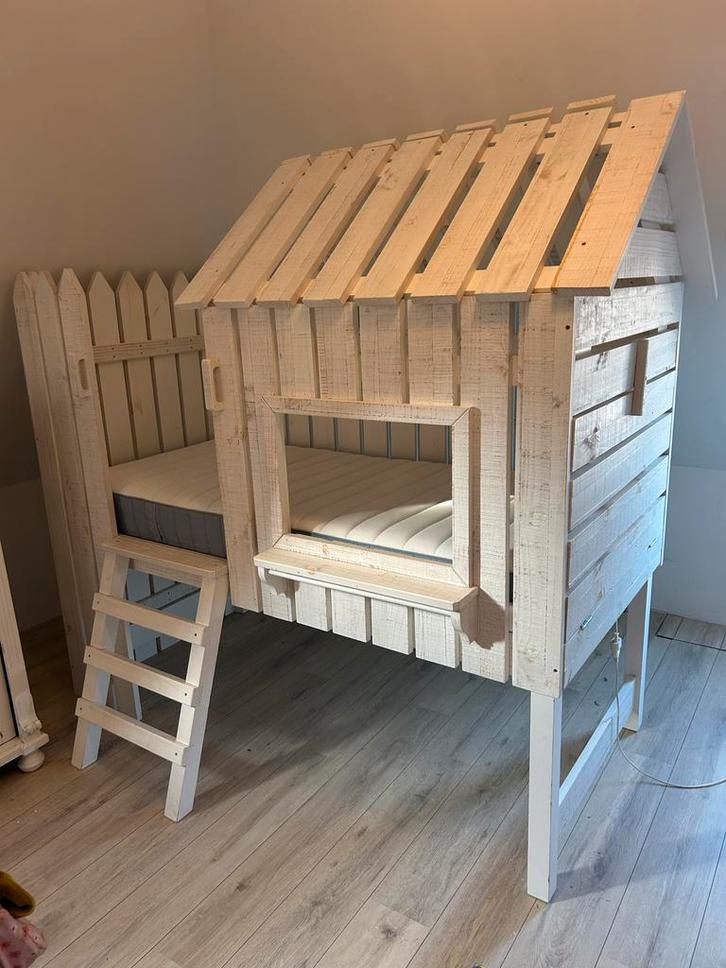 Leuk huisjesbed 200x90 cm - Zo goed als nieuw!, Kinderen en Baby's, Kinderkamer | Bedden, Zo goed als nieuw, 180 cm of meer, 85 tot 100 cm