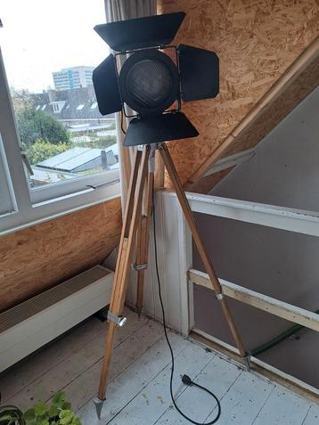 Theater lamp beschikbaar voor biedingen