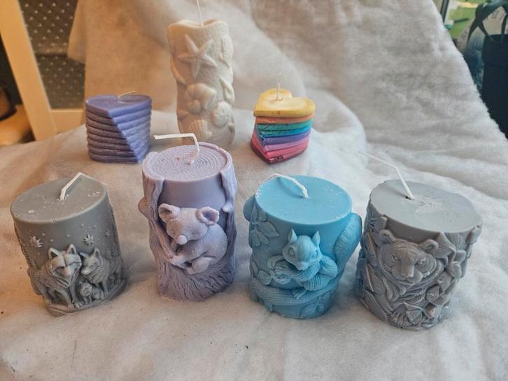 Zelfgemaakte geur kaars met dier., Huis en Inrichting, Woonaccessoires | Kandelaars en Kaarsen, Zo goed als nieuw, Minder dan 25 cm