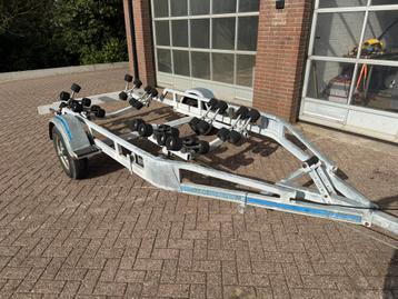 Bootrailer 630cm beschikbaar voor biedingen