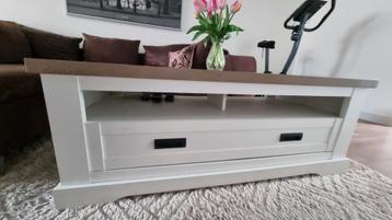 Salon tafel  beschikbaar voor biedingen