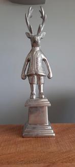 Decoratief aangekleed hert, stoer beeld., Ophalen of Verzenden, Zo goed als nieuw