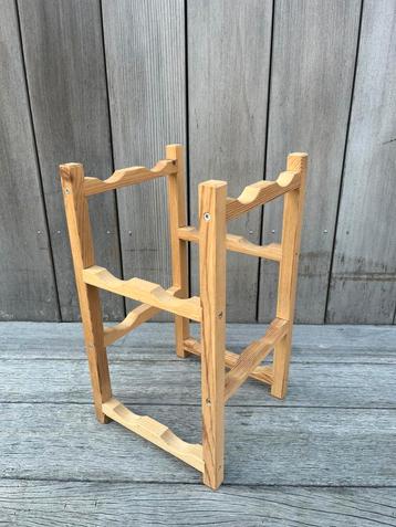 Houten wijnrek beschikbaar voor biedingen