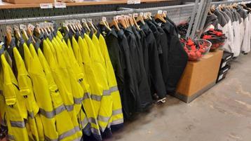 Divers assortiment werkkleding • jassen, broeken, etc beschikbaar voor biedingen