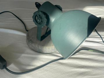 Gratis bureaulamp beschikbaar voor biedingen