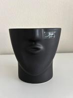 Toffe vaas van het merk Bob design., Ophalen of Verzenden, Zo goed als nieuw, Zwart, Minder dan 50 cm
