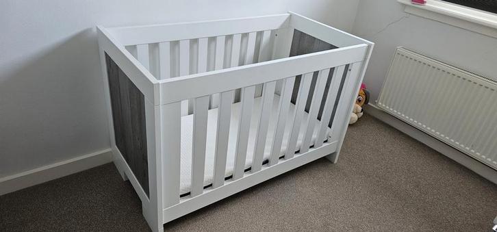 Complete Babykamer - Ledikant, Kledingkast & Commode, Kinderen en Baby's, Kinderkamer | Bedden, Gebruikt, Minder dan 140 cm, 70 tot 85 cm
