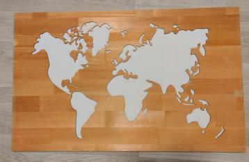 Houten wand bord van de wereld. Omg 56x90