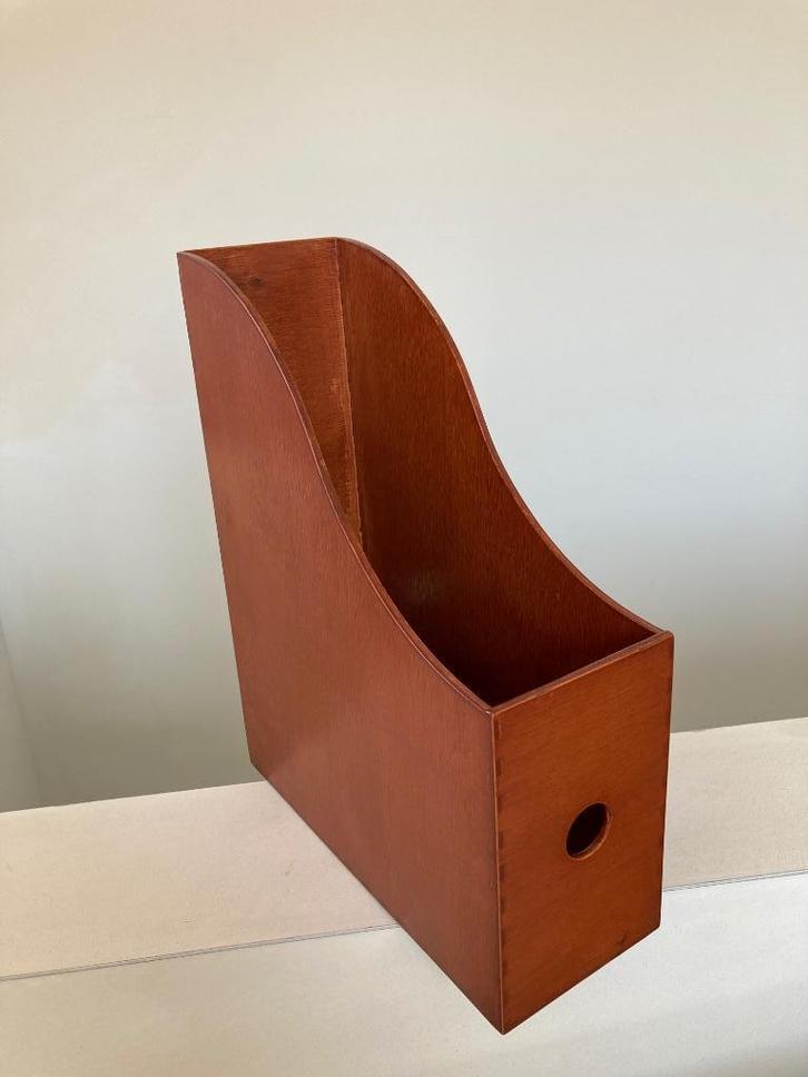 2 stuks Kersen kleurige lectuurbakken, Huis en Inrichting, Woonaccessoires | Krantenbakken en Lectuurbakken, Ophalen of Verzenden