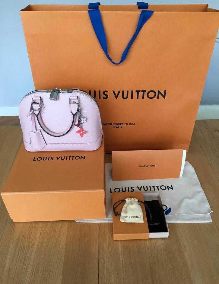 Louis Vuitton Alma BB met aankoopbewijs!, Sieraden, Tassen en Uiterlijk, Tassen | Damestassen, Zo goed als nieuw, Handtas, Bruin