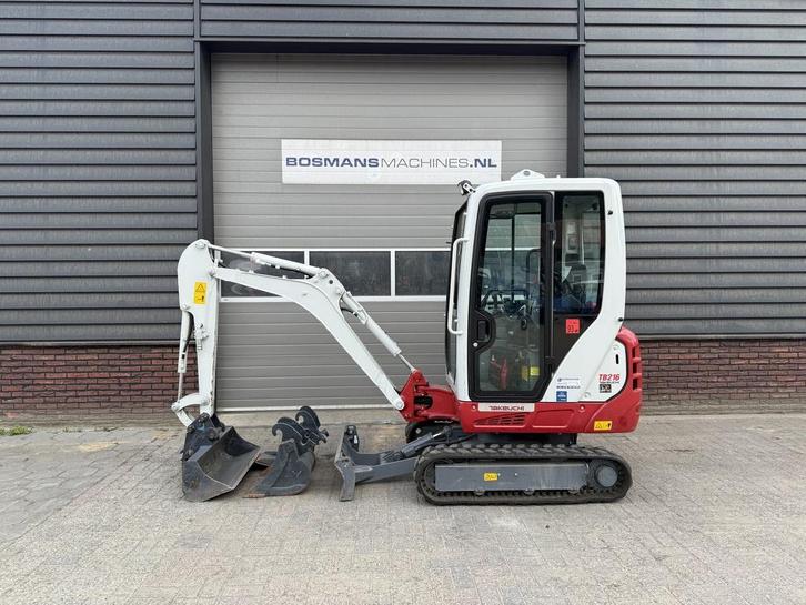 Takeuchi TB216 minigraver BJ 2024 140 uur, Zakelijke goederen, Machines en Bouw | Kranen en Graafmachines, Graafmachine