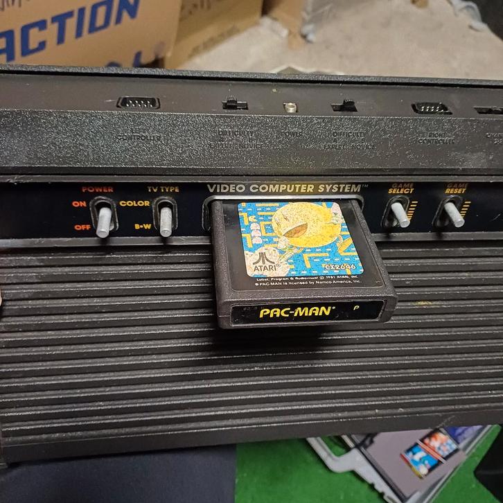 ATARI 2600 vintage gaming console, Spelcomputers en Games, Spelcomputers | Atari, Gebruikt, Atari 2600, Met 2 controllers, Met games