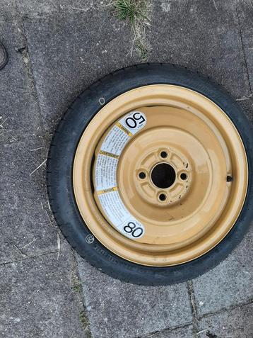 Te koop Origineel 1 Renault Clio wiel 125/70 15 inch.  beschikbaar voor biedingen
