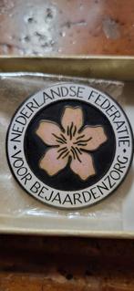 Oud Emaille Bordje Bejaardenzorg in Doosje - Nieuwstaat, Antiek en Kunst, Ophalen of Verzenden