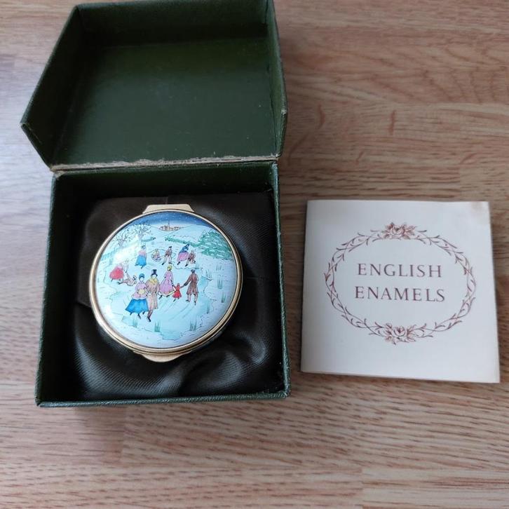 Kerst:  PILLENDOOSJE "Christmas 1989" Crummles Enamels, Verzamelen, Overige Verzamelen, Zo goed als nieuw, Ophalen of Verzenden