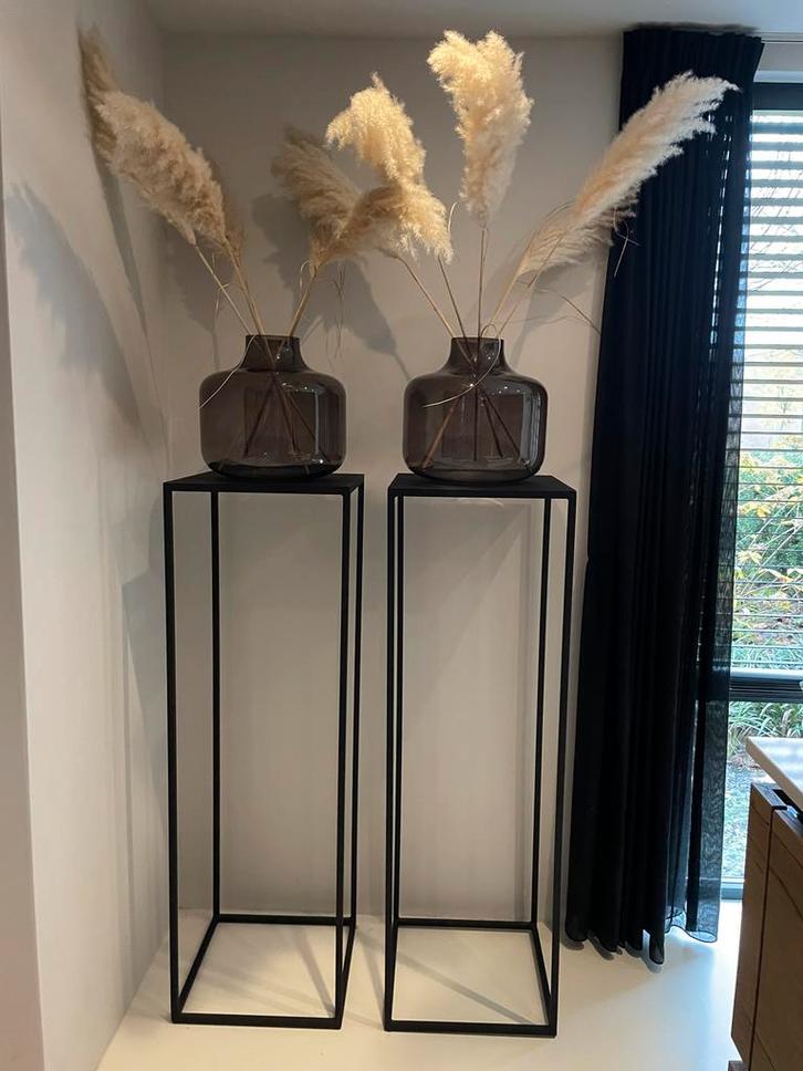 Zuilen met vazen en pluimen, Huis en Inrichting, Woonaccessoires | Zuilen en Pilaren, Zo goed als nieuw, Ophalen