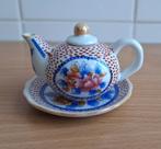 Mini, Miniatuur Theepotje met Schoteltje, Bloemen, Theepot, Ophalen of Verzenden, Zo goed als nieuw, Porselein, Overige typen